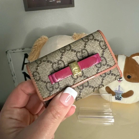 Gucci Key Holder with Pink bow and Orange Interior - Picture 2 of 10